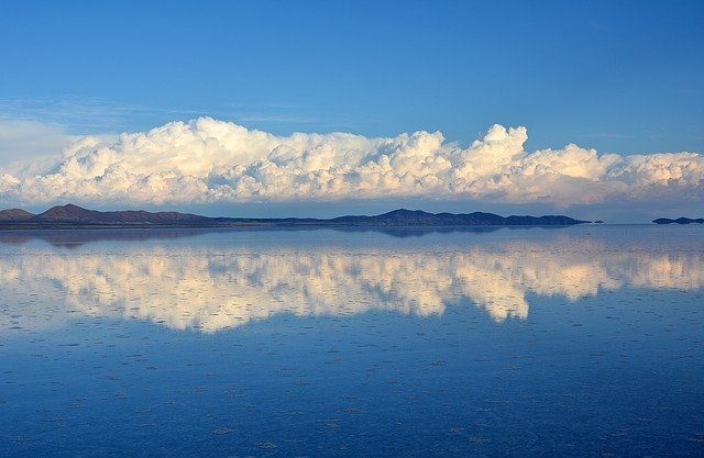 ウユニ塩湖へ行く前に、日本と海外のチャリティの考え方を比較しておく